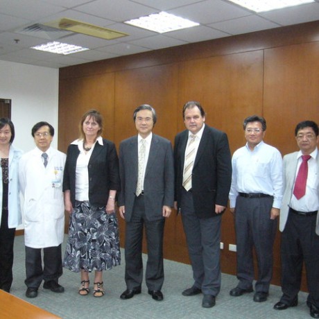 CZECH 醫學院院長.副院長.拜訪台北醫學大學邱文達校長.與醫學院院長.並且簽訂姊妹大學